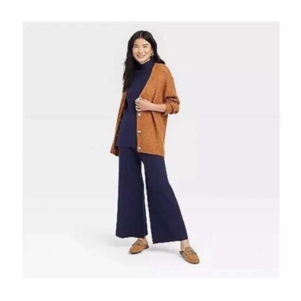 A new day size large women’s  Navy  wide leg sweater knit Pants